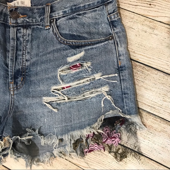 We the Free | Button-Fly Lace Trim Denim Shorts - Picture 3 of 7